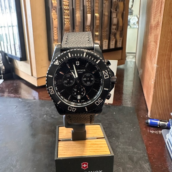 Victorinox Maverick Chronograph 241786 Men's Wristwatch Black